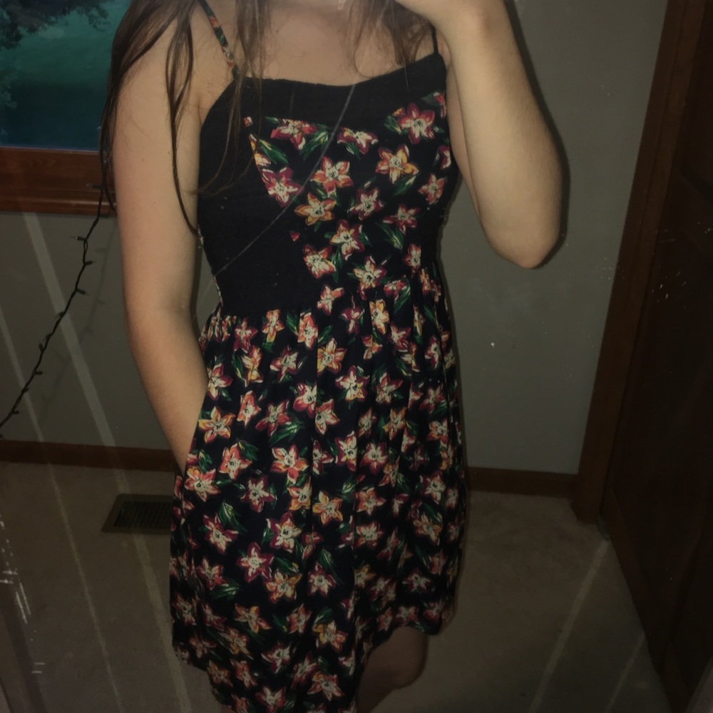 Vintage Flower Dress with Pockets!